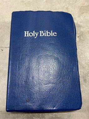 Holy Bible Giant Print Red Letter Edition King James Version World Bible 1979